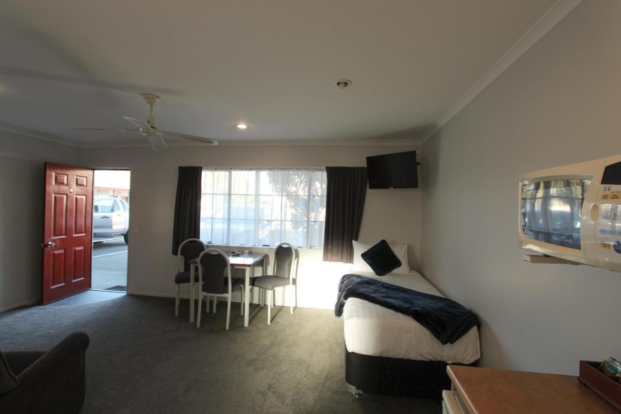 Bk'S Magnolia Motor Lodge Уангануй Екстериор снимка