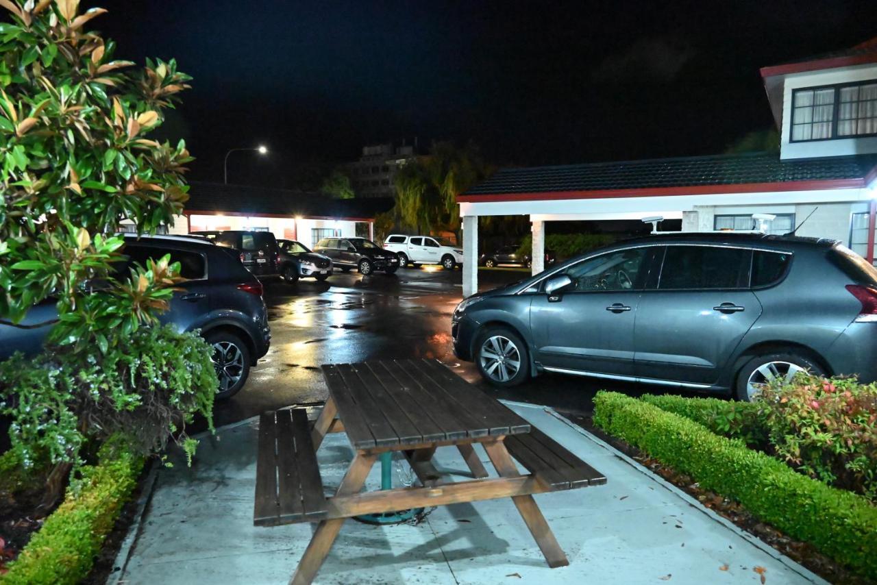 Bk'S Magnolia Motor Lodge Уангануй Екстериор снимка