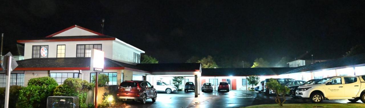 Bk'S Magnolia Motor Lodge Уангануй Екстериор снимка