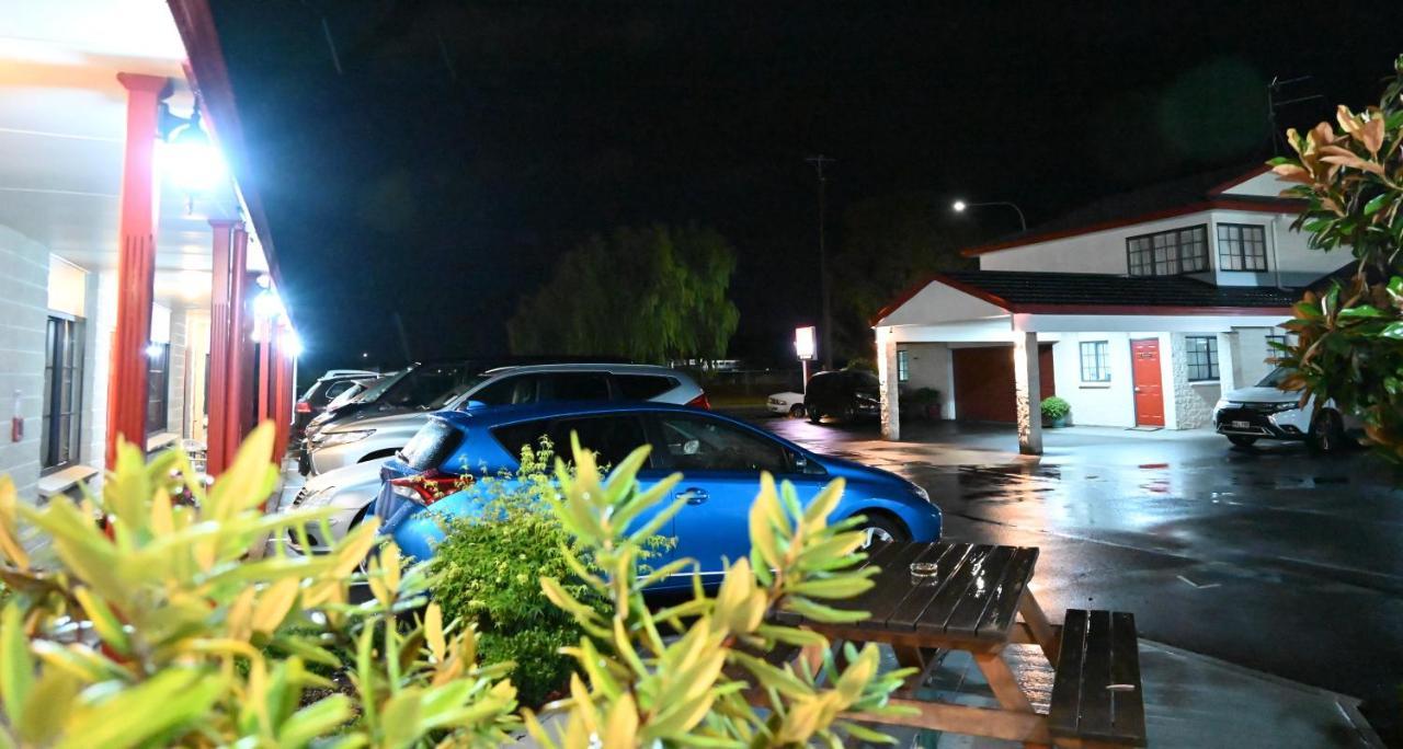 Bk'S Magnolia Motor Lodge Уангануй Екстериор снимка