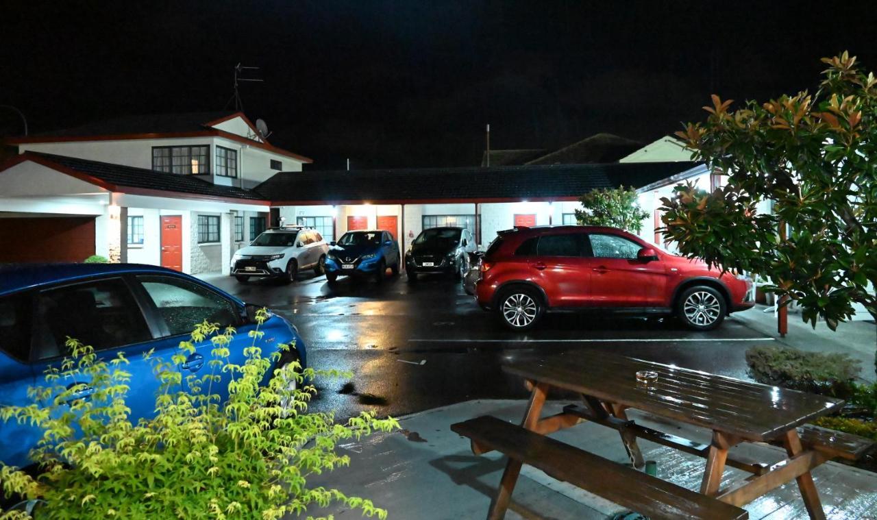 Bk'S Magnolia Motor Lodge Уангануй Екстериор снимка