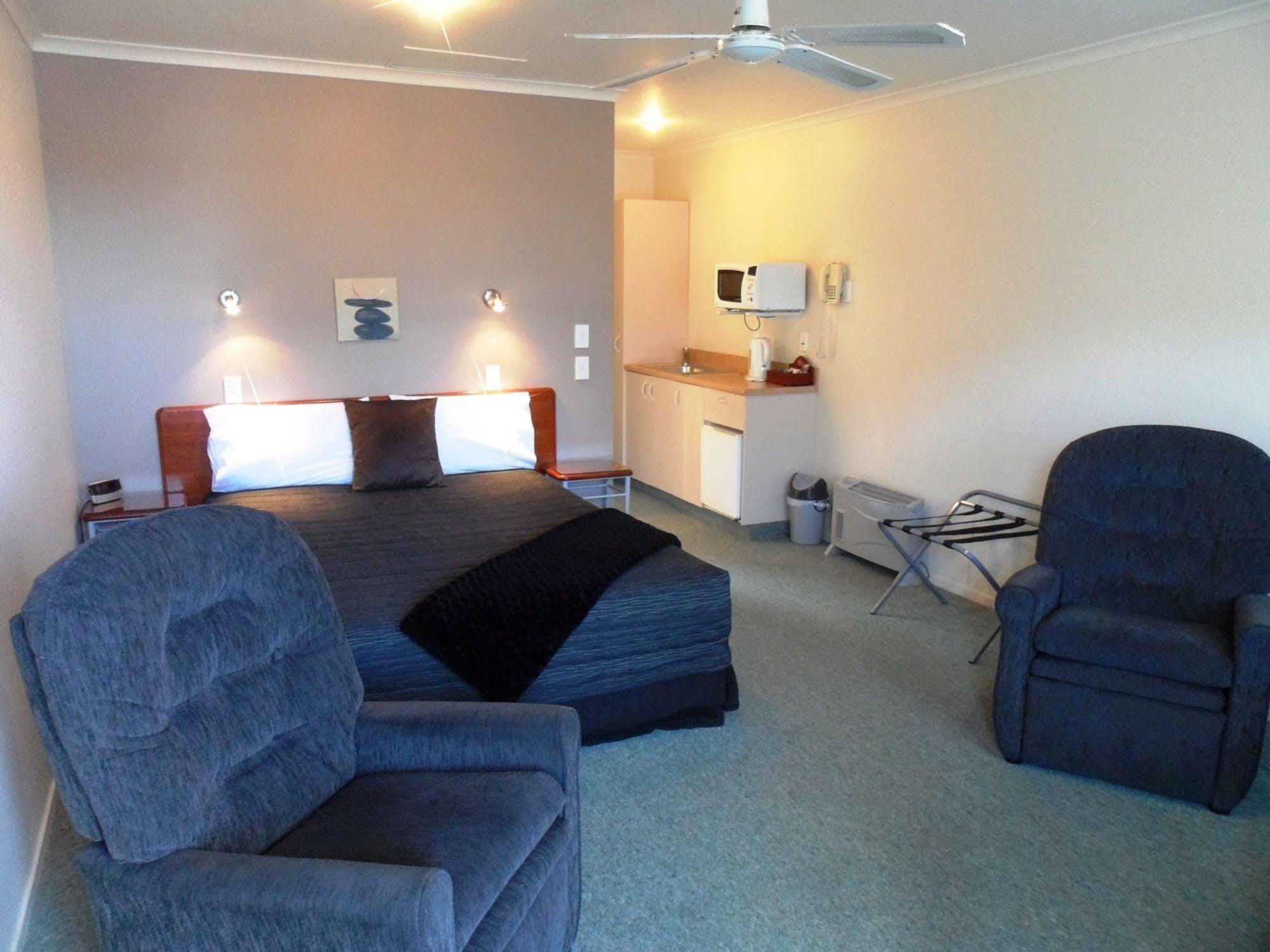 Bk'S Magnolia Motor Lodge Уангануй Екстериор снимка