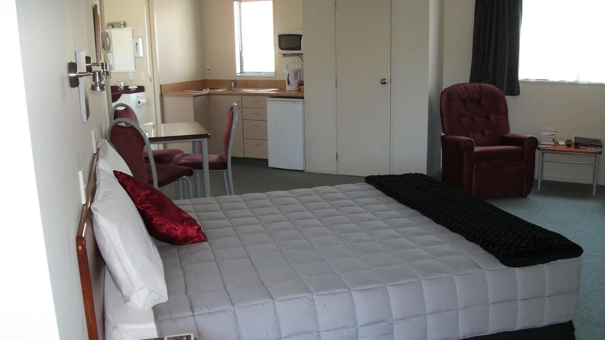 Bk'S Magnolia Motor Lodge Уангануй Екстериор снимка